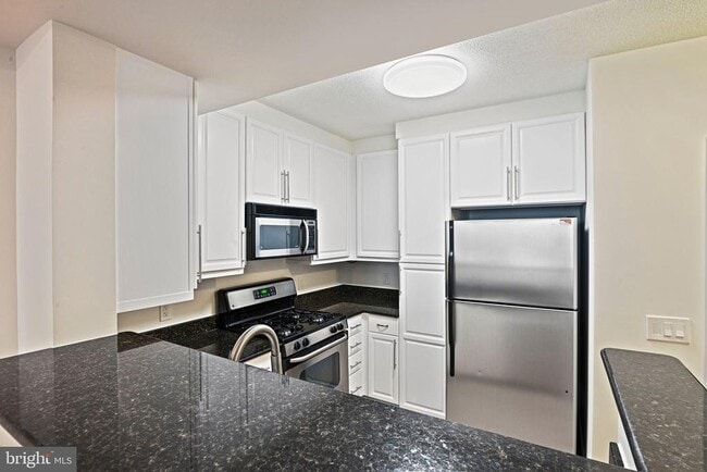 Building Photo - 11760 Sunrise Valley Dr