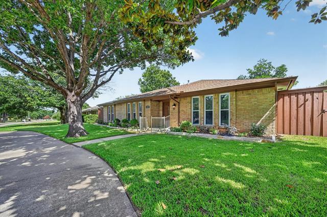 Building Photo - 2816 Pinehurst Dr