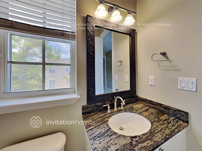 Building Photo - 806 University Blvd