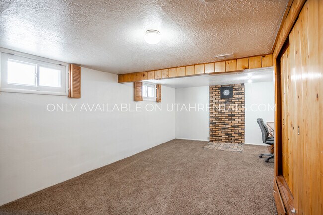 Building Photo - 347 S 500 W