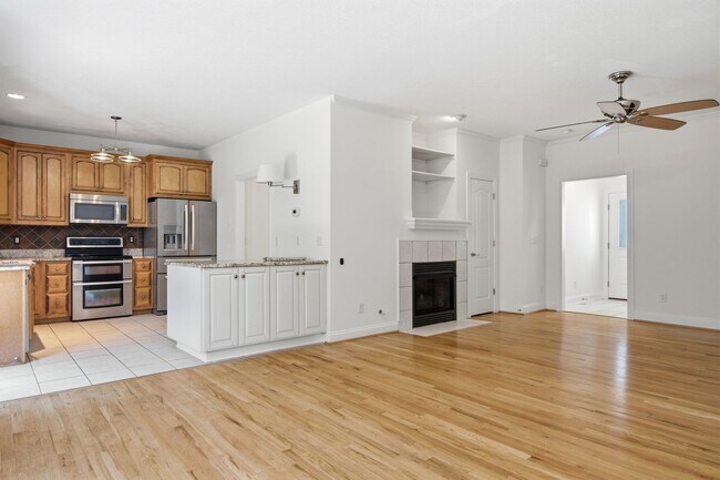 Building Photo - 2645 Blossom Trail E
