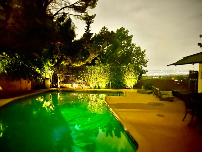 Building Photo - 1907 Maginn Dr