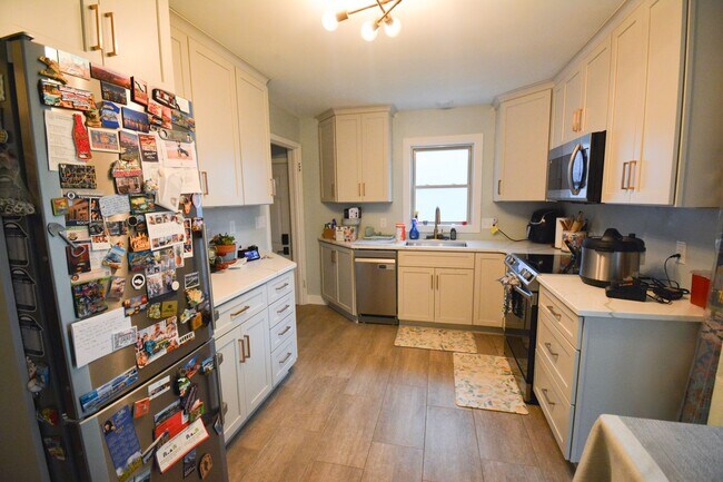 Building Photo - Charming 3-Bedroom 1-Bath Home Available F...