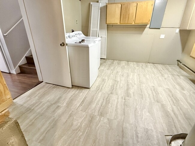 Building Photo - 7428 S 700 E