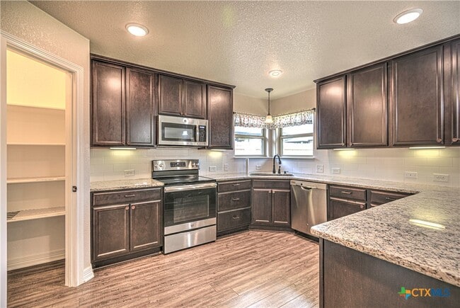 Building Photo - 1814 Rustic Manor Dr