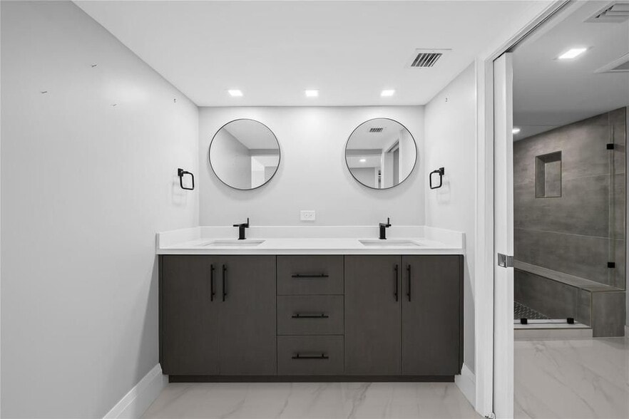 Building Photo - 3900 Galt Ocean Dr