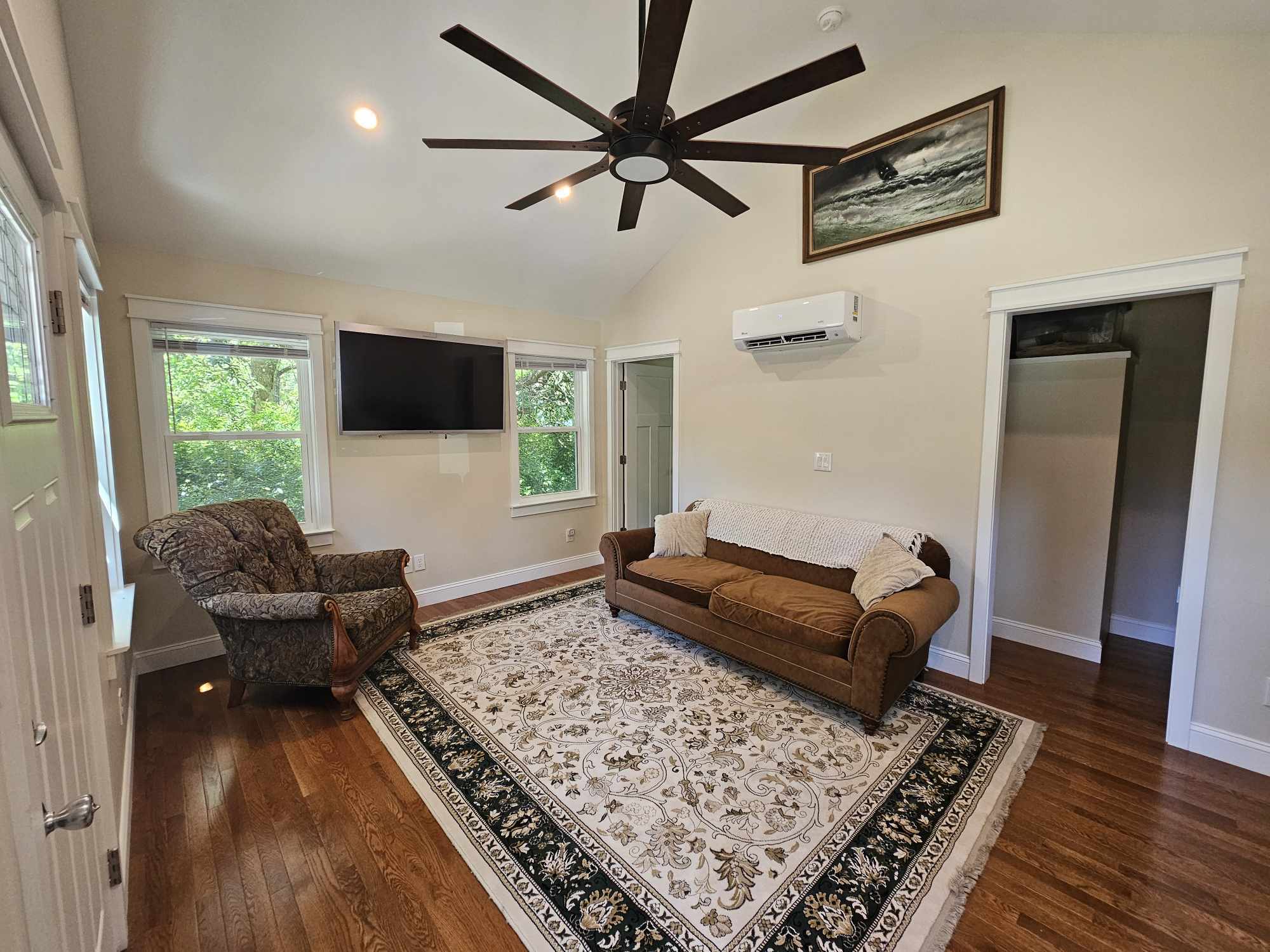 Building Photo - 1565 N May St