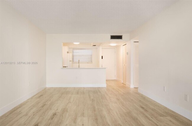 Building Photo - 10825 SW 112th Ave