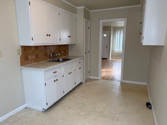 Building Photo - West Allis 3 bedroom 1 bath with 2 car garage