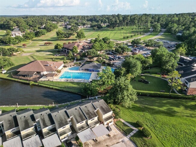 Building Photo - 3 April Point Dr S