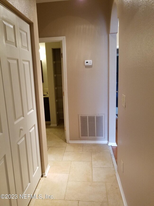 Building Photo - 13810 Sutton Park Dr N