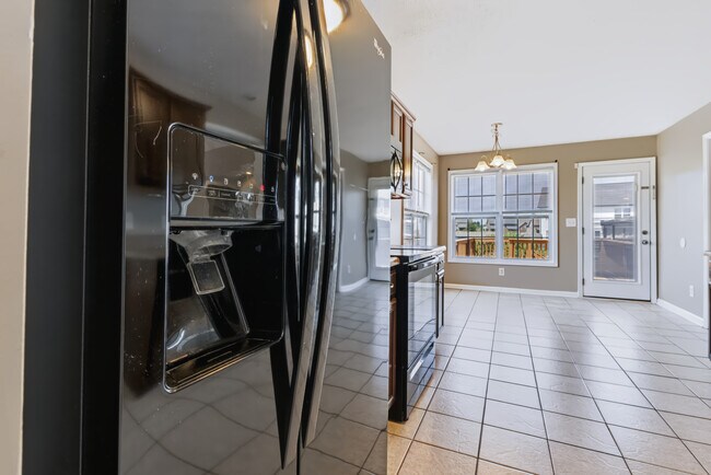 Building Photo - Flagstone Drive