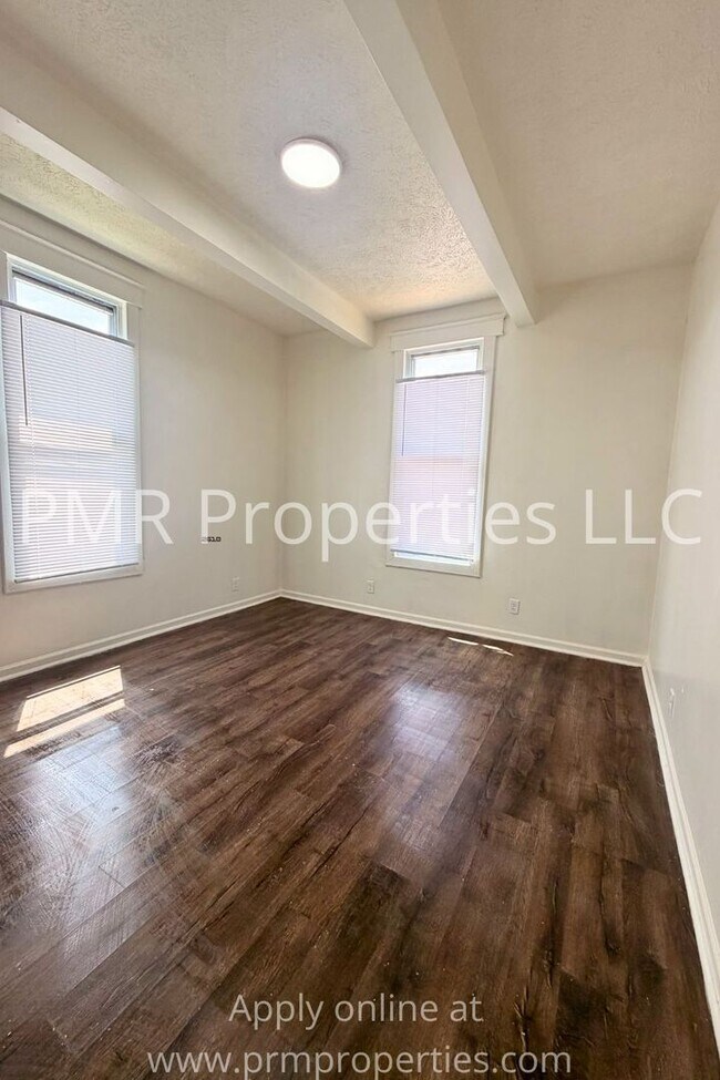 Building Photo - 824 1st Ave