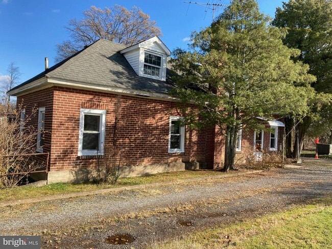 Building Photo - 925 Watson Rd