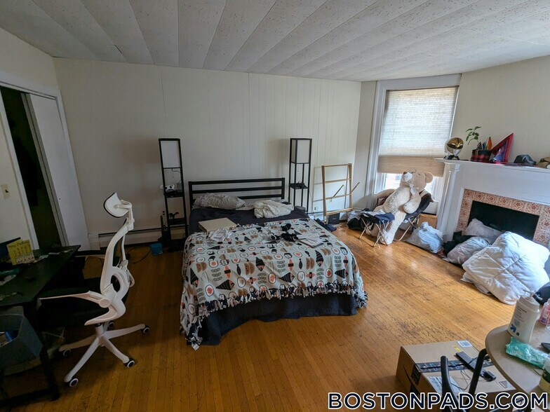 Building Photo - 1063 Beacon St