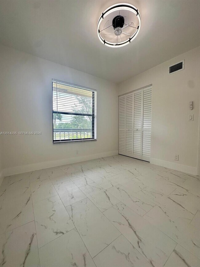 Building Photo - 21911 Lake Forest Cir