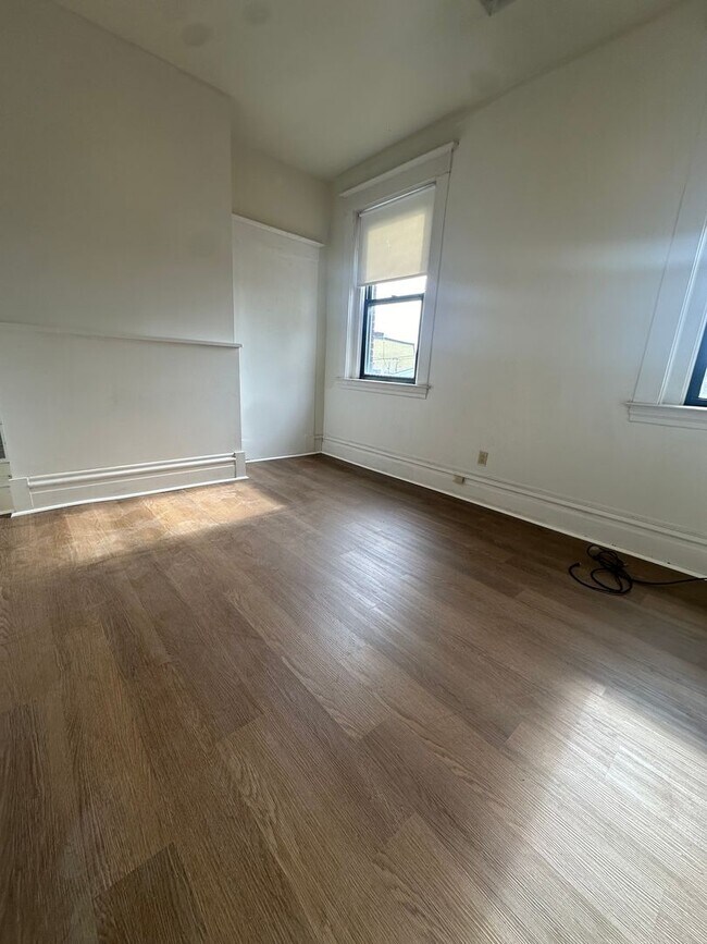 Building Photo - 2331 E Carson St