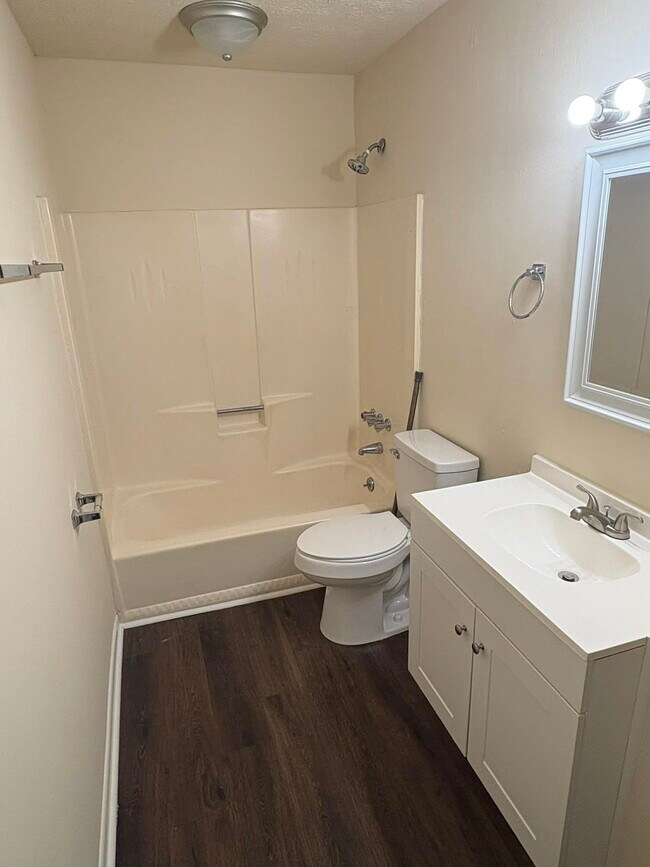 Building Photo - 1617 McIntosh St