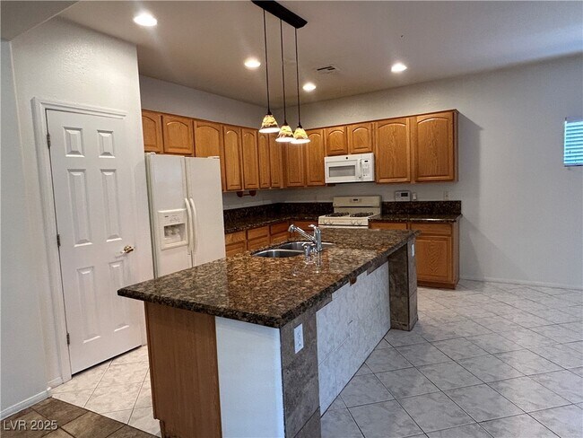 Building Photo - 68 El Rio Ct