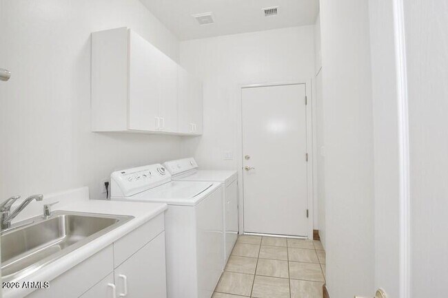 Building Photo - 6738 E Montreal Pl