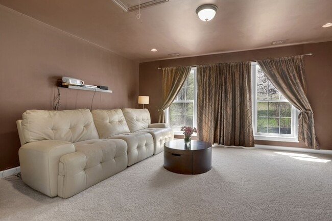 Building Photo - 3005 Coral Bell Ln