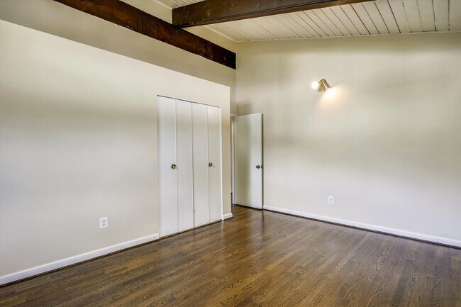 Building Photo - 3/3 Beautiful Contemporary Home in Greenwich Forest