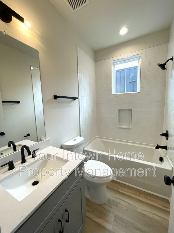 Building Photo - 1133 Kinght Walk
