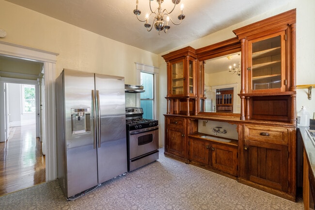 Building Photo - 2840 Bryant St