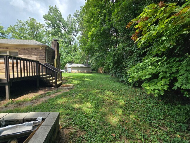 Building Photo - Brick Ranch in the heart of Jeffersontown! Featuring hardwood styled floors, 3 Bedrooms, 1.5 Bath...