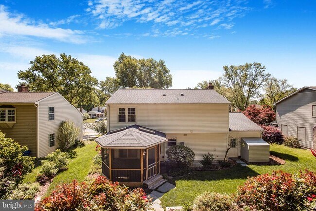 Building Photo - 9010 Lake Braddock Dr