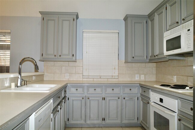 Building Photo - 1506 Rogers Lake Ln