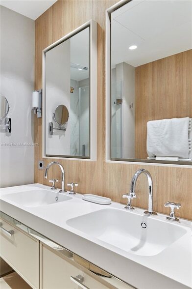 Building Photo - 11 Rue St