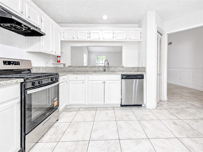 Building Photo - 21419 Park Orchard Dr