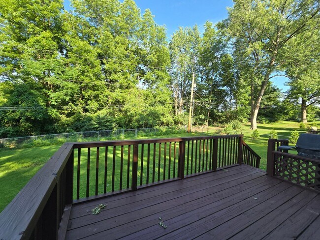 Building Photo - Beautiful 4 bedroom behind the Golf Coarse