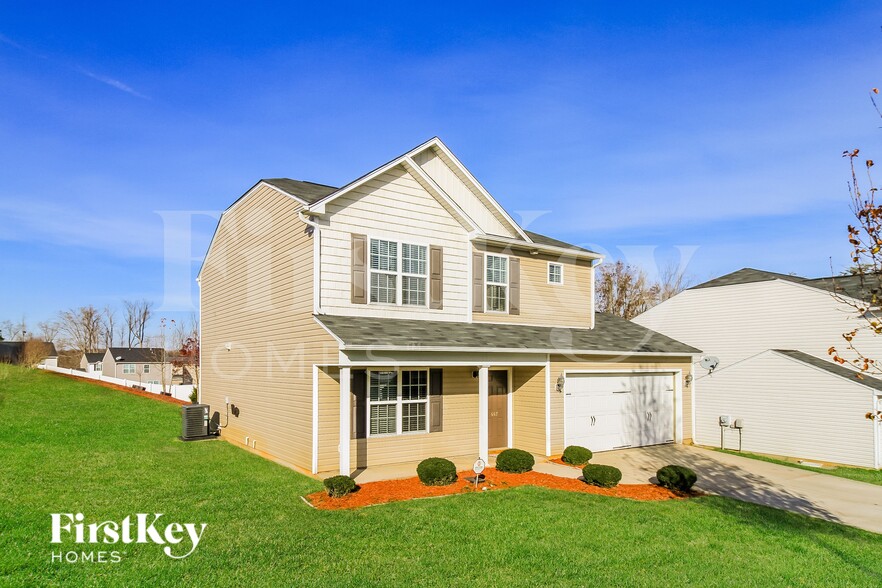 Building Photo - 667 Field Crossing Ct