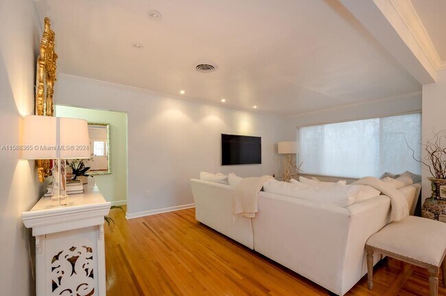 Building Photo - Altara Avenue, Coral Gables, FL 33146 - 3 ...