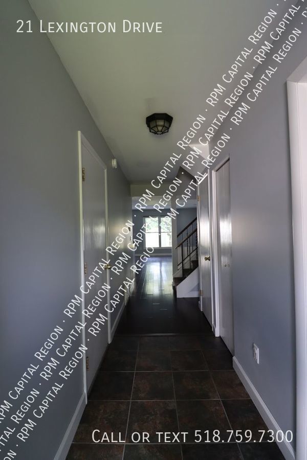 Building Photo - Lexington Drive 3 Bedroom Townhome