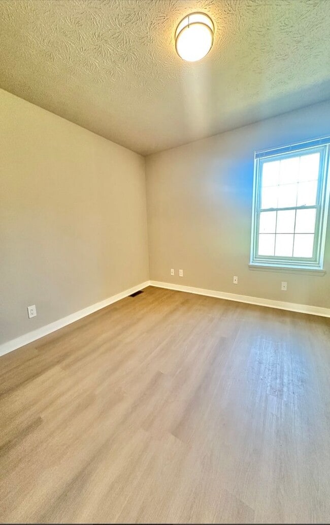 Building Photo - Townhouse for Rent