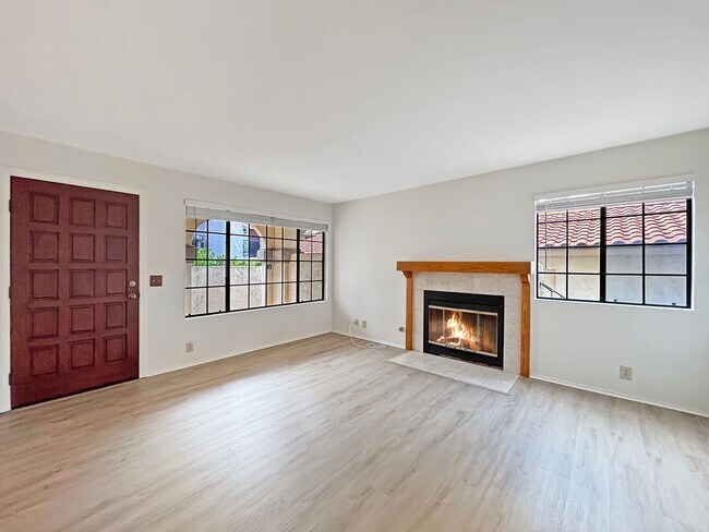 Building Photo - Charming 2BD/2BA Condo in La Jolla Village...