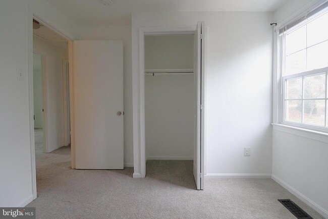 Building Photo - 138 Sharpstead Ln