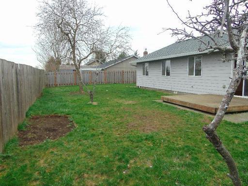 Building Photo - Enjoy Easy Living in Cascade Park with a Private Fenced Backyard