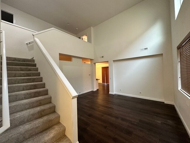 Building Photo - Silver Lake Area Rental