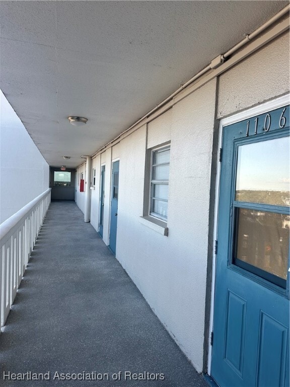 Building Photo - 2131 Lakeview Dr