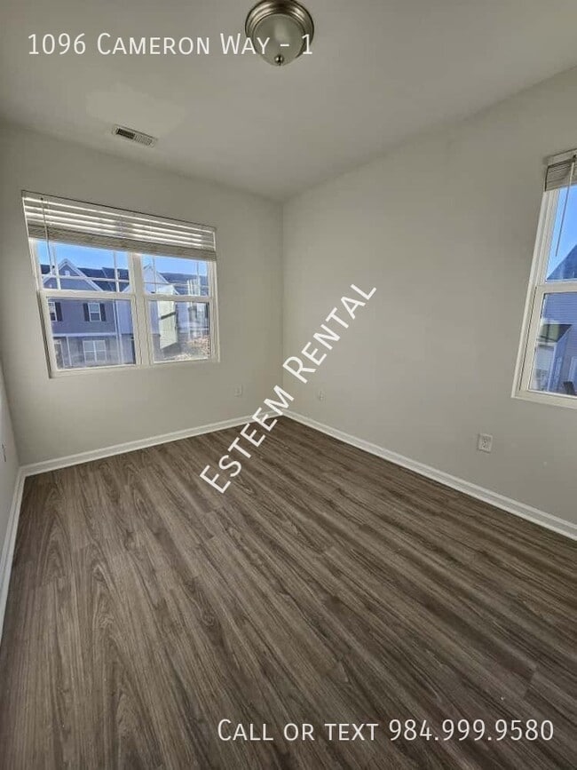 Building Photo - 1096 Cameron Wy