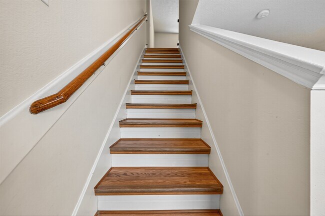 Building Photo - 11902 Rolling Stream Dr