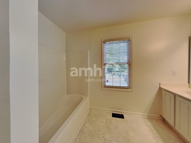 Building Photo - 12524 Waterlow Park Ln