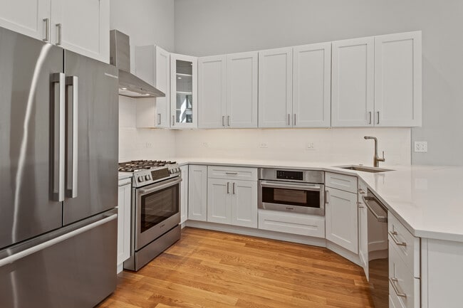 Building Photo - 1349 N Noble St