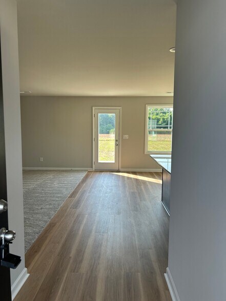 Building Photo - 262 Swinson Dr