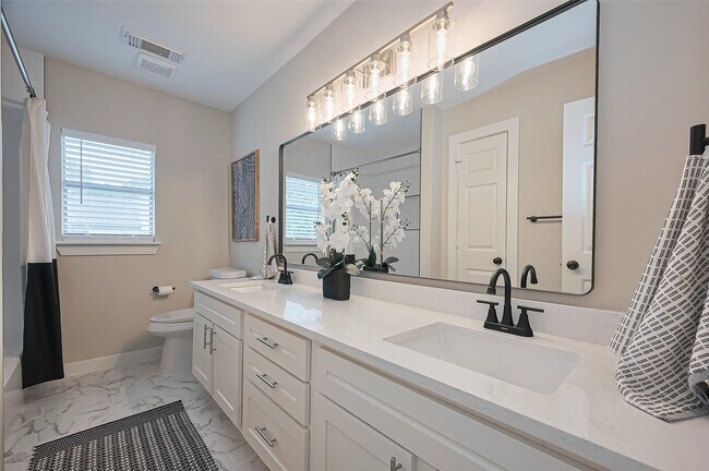 Building Photo - 5615 Haven Point Dr