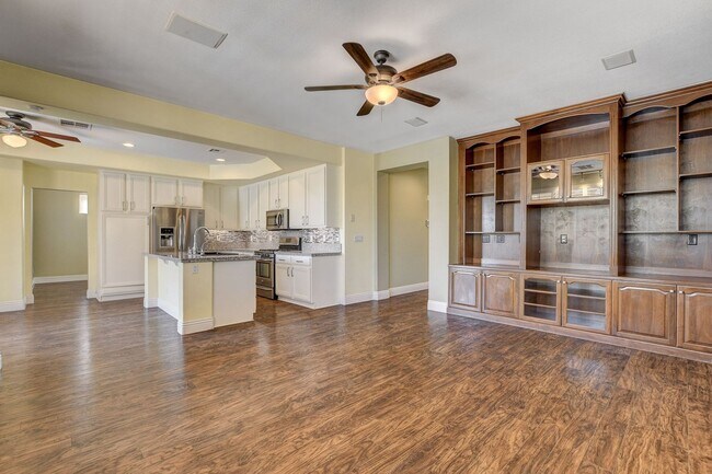 Building Photo - Stunning Summerlin Pool Home!